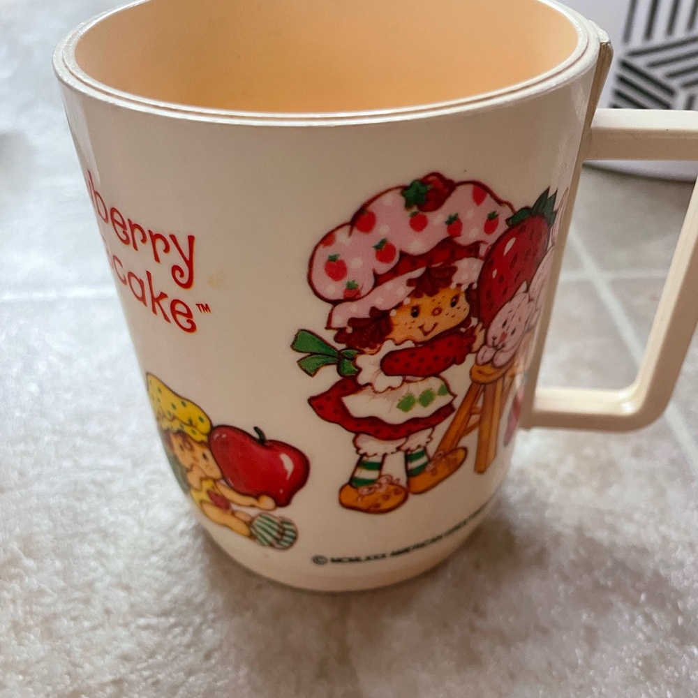 Vintage Strawberry Shortcake Plastic Cup MugAmerican Greetings Deka